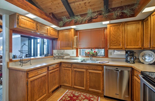 Dollar Point Condo | 11 Mi to Palisades Tahoe: Lakefront Home w/View!