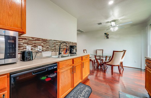 Kyle House | 11 Mi to San Marcos: Charming Family Gem w/Yard