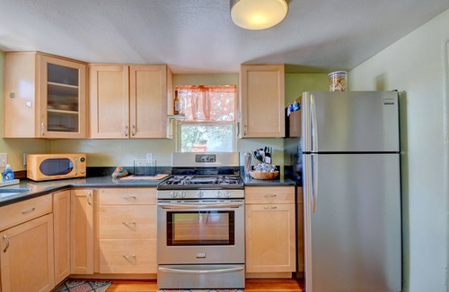 Downtown Albuquerque House | 11 Min Walk to Old Town, Pets+Yard, Remote Workers, 3 BD+2BA