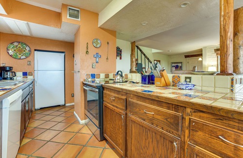 Northeast Santa Fe Condo | 11-Min Walk to Santa Fe Plaza! Condo w/Pool