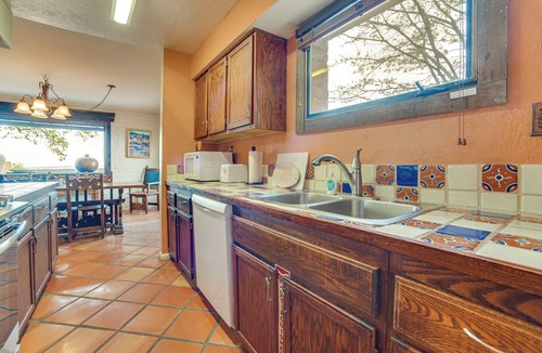 Northeast Santa Fe Condo | 11-Min Walk to Santa Fe Plaza! Condo w/Pool