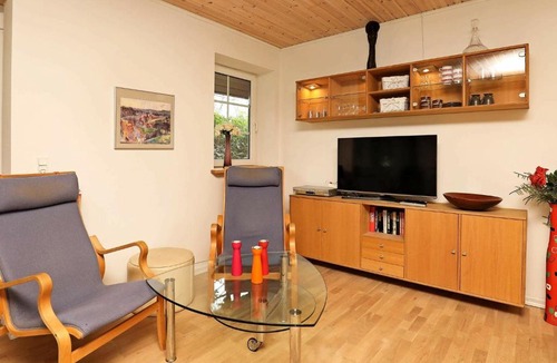 Aalbaek House | 11 person holiday home in lb k