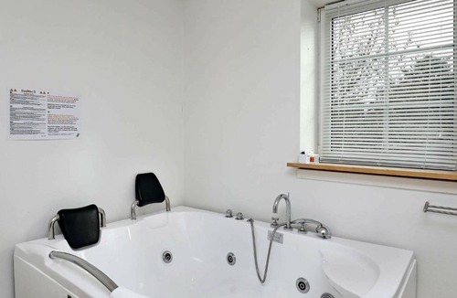 Aalbaek House | 11 person holiday home in lb k