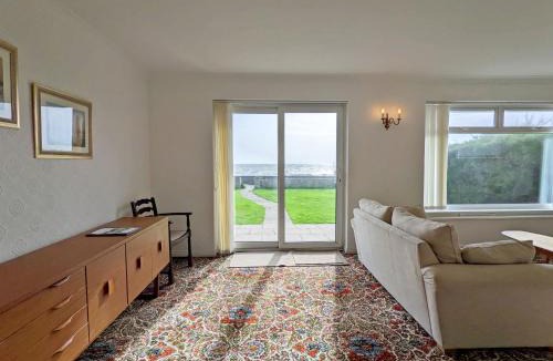 Aldwick House | 11 Shorecroft, Aldwick