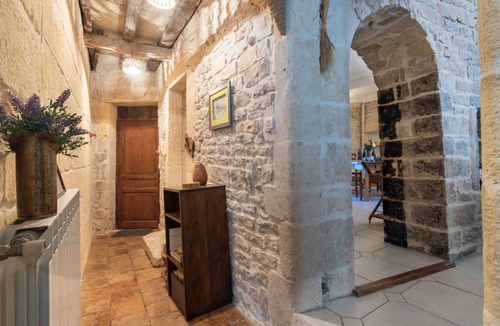 Calvisson Apartment | 110 m² Apartment ∙ 1 bedroom ∙ 5 guests