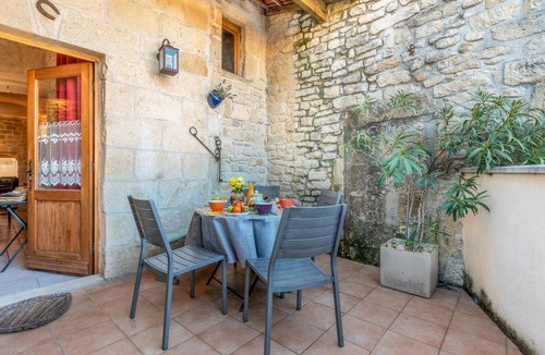 Calvisson Apartment | 110 m² Apartment ∙ 1 bedroom ∙ 5 guests