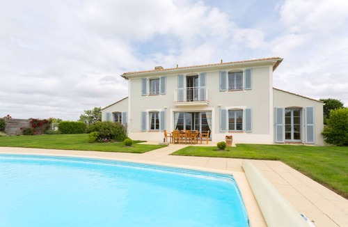 L'Aiguillon-sur-Vie House | 110 m² House ∙ 3 bedrooms ∙ 6 guests