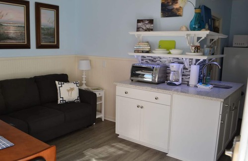 Isle of Palms Condo | #110 Picture Perfect Studio w Sleeper Sofa & Pool