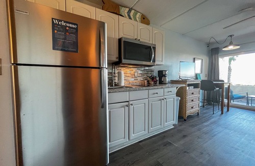 Crescent Beach Condo | 110 Sunny Crescent Beach Oceanfront Apartments!