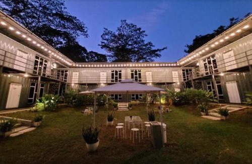 Slim River Hotel | 1108 Carebin Slim River