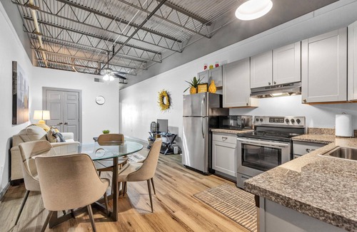 Baytown Apartment | 111 1BR Oil Man Suites 233, Old Baytown