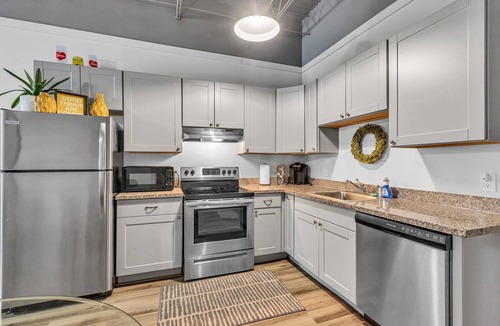 Baytown Apartment | 111 1BR Oil Man Suites 233, Old Baytown