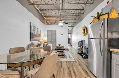 Baytown Apartment | 111 1BR Oil Man Suites 233, Old Baytown