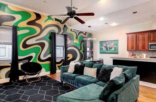 Woodlake - Briar Meadow House | 111 3BR The R&R Uptown Galleria Dream House 121
