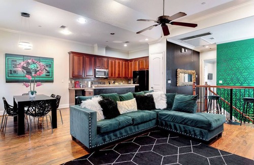 Woodlake - Briar Meadow House | 111 3BR The R&R Uptown Galleria Dream House 121