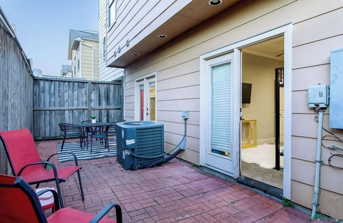 Woodlake - Briar Meadow House | 111 3BR The R&R Uptown Galleria Dream House 121