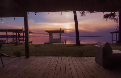 West Livingston House | 111 Lone Star, Lake House Livingston, On Water