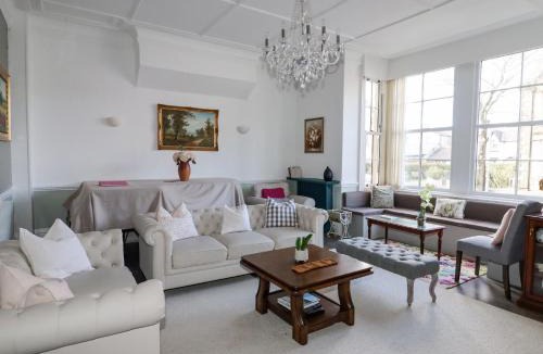 Morecambe House | 112 Balmoral Road