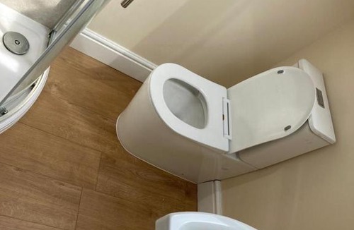 St. Leonard's House | 112 Gleneagle road rooms