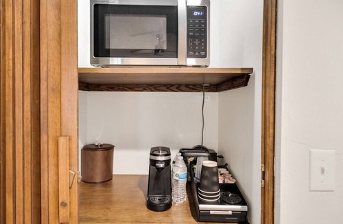 Bartlesville Apartment | 112 · Unique Chic #112 - Hotel Phillips