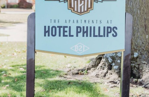 Bartlesville Apartment | 112 · Unique Chic #112 - Hotel Phillips
