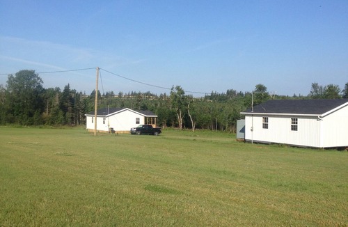 Souris Cottage | 112 waterfront cottage close to beaches w/hot tub