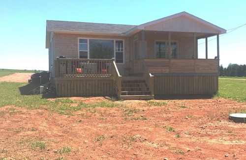 Souris Cottage | 112 waterfront cottage close to beaches w/hot tub