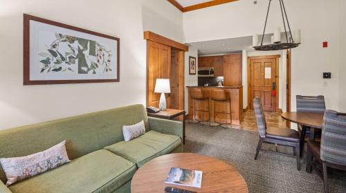 Stowe Area Resort | 1124 - Two bedroom - Lodge At Spruce Peak - Stowe Mt Resort - Ski in Ski Out - Sleeps 7