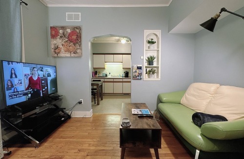 Dubuque Apartment | 1129#1- Market view studio/steps Millwork district