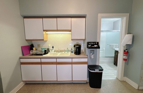 Dubuque Apartment | 1129#1- Market view studio/steps Millwork district