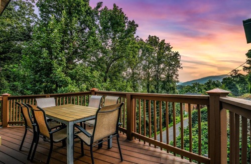 Gatlinburg Cabin | 115 m² Cabin ∙ 2 bedrooms ∙ 6 guests
