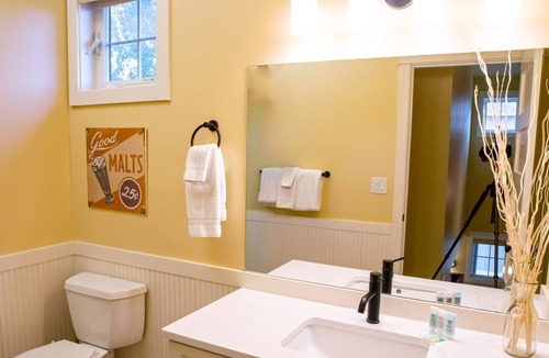 Oroville House | 115 Malarkey Lane (Beach Front)