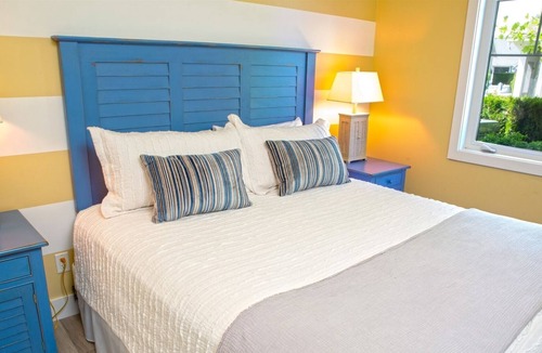 Oroville House | 115 Malarkey Lane (Beach Front)