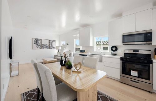 Santa Monica Canyon Apartment | 115 Pacific Coast Suites