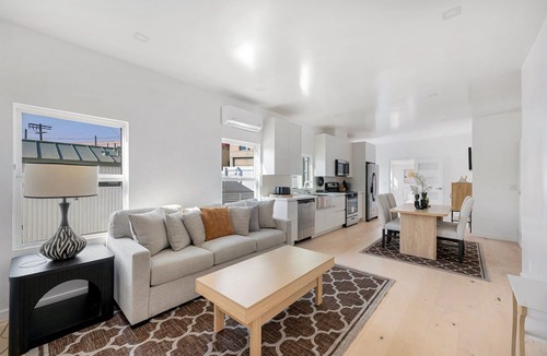 Santa Monica Canyon Apartment | 115 Pacific Coast Suites