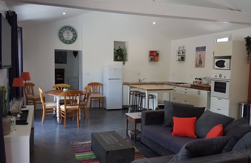 Vaire House | 115m2 HOUSE in the countryside and 5kms from the beach.