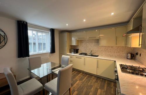 Hepworth Apartment | 116 The Pond House