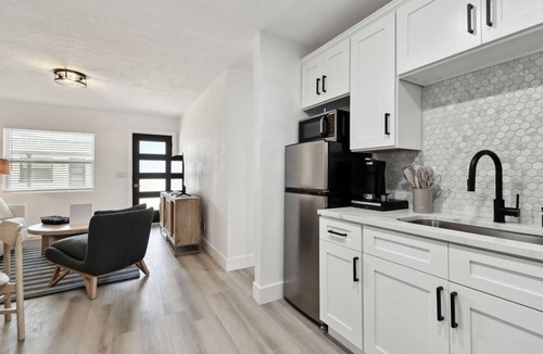 Treasure Island Apartment | 117 127th Ave E Unit 6