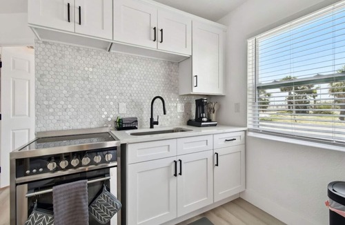 Treasure Island Apartment | 117 127th Ave E Unit 8