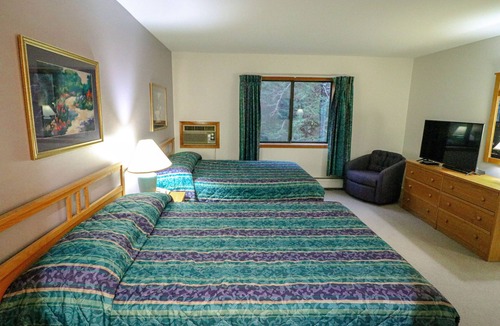 West Bridgewater Hotel | 118 Two Double bed Standard Hotel room