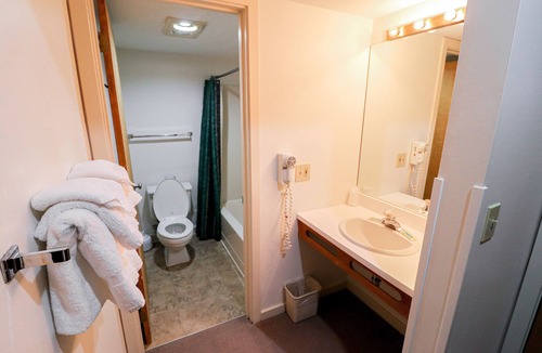 West Bridgewater Hotel | 118 Two Double bed Standard Hotel room