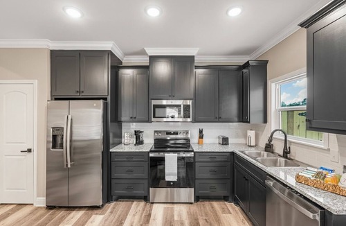 Ruston House | 119-baywood · Ruston Haven | Sports Complex + Dine