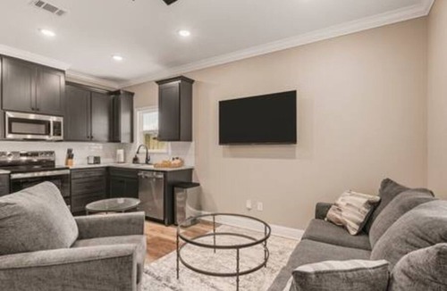 Ruston House | 119-baywood · Ruston Haven | Sports Complex + Dine