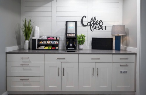 Delavan Lake Condo | 119 - Cozy One Bedroom Lake View