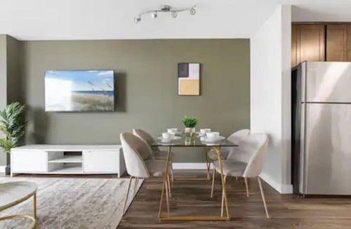 Downtown Minneapolis Apartment | 11th Floor Sky Suite with Parking