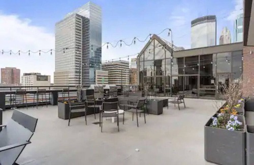Downtown Minneapolis Apartment | 11th Floor Sky Suite with Parking