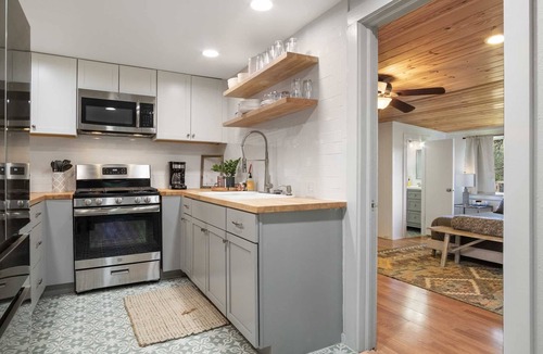 Bandera House | 11th Street River House