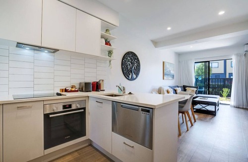 Auckland Villa | 12/47A Huntington Drive