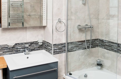 MacMerry Cottage | 12 bedroom accommodation in Tranent