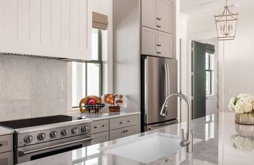 Thunderbolt House | 12 Bedroom Compound | 38 Guests | Private Pool